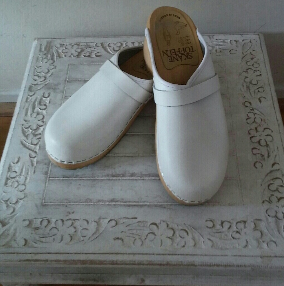 (Displayed)Cute Summer White Clogs ❤